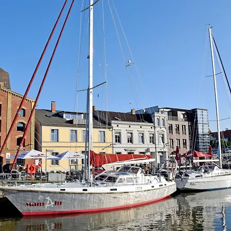 Mit Garten Und Sundblick *